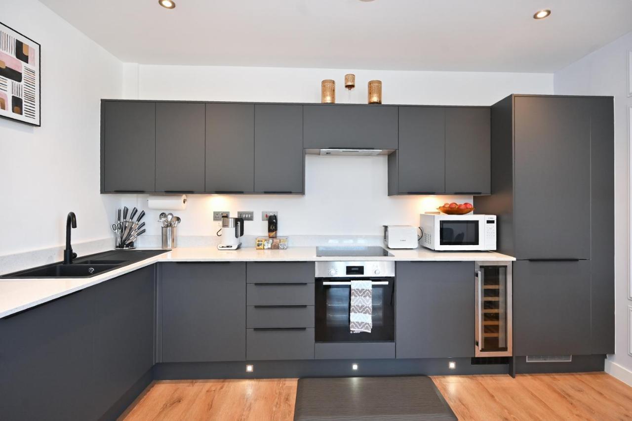 Spacious Designer 2Br Executive Apt, Near Beach & Marina, Central Location Рамсгейт Екстериор снимка