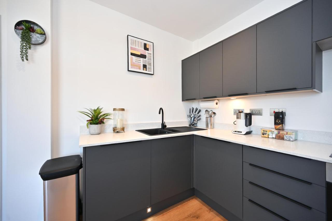 Spacious Designer 2Br Executive Apt, Near Beach & Marina, Central Location Рамсгейт Екстериор снимка